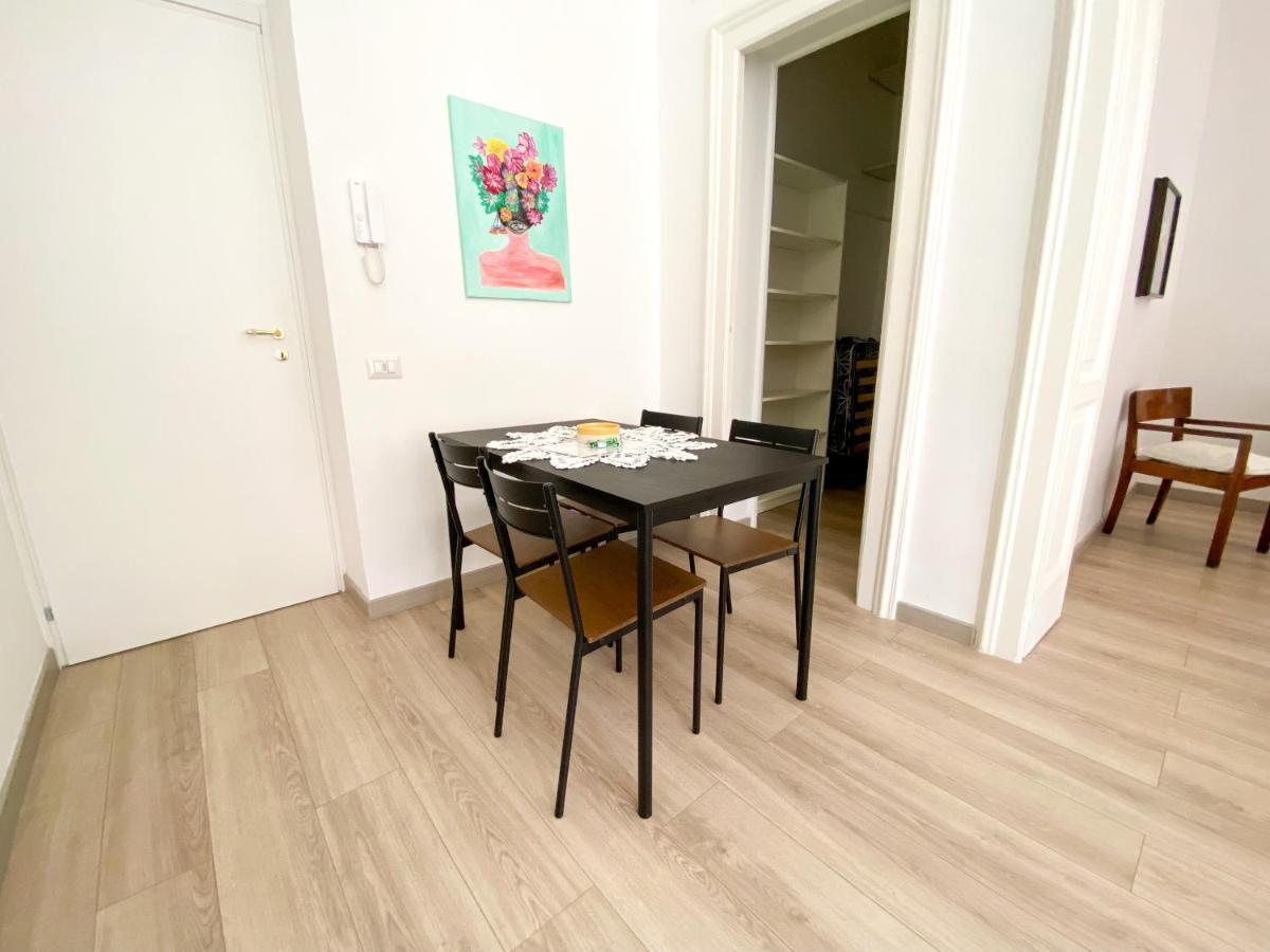 Le Casette Di Piazza Borsa Napels Buitenkant foto